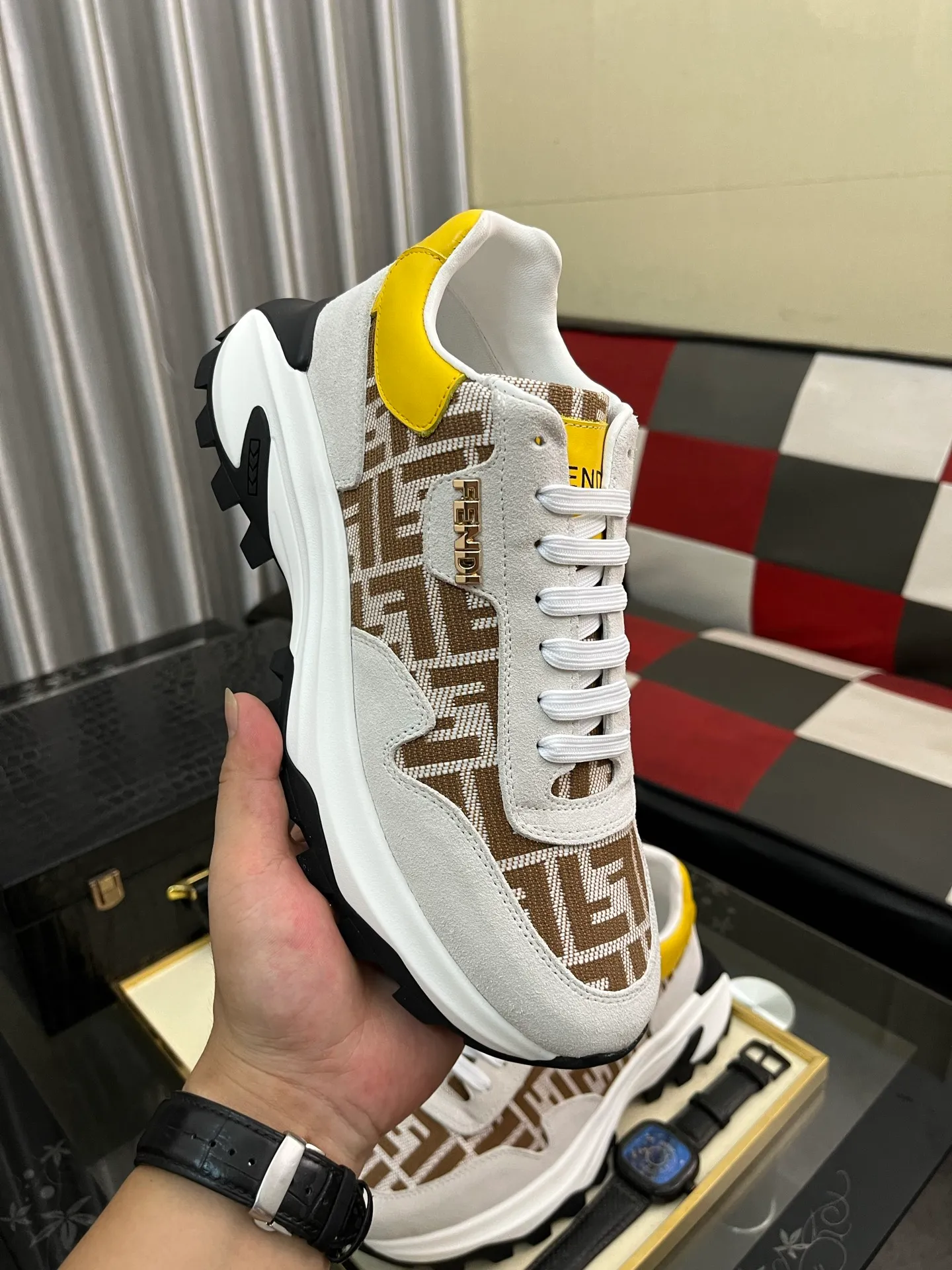 Men's Men's Shoes💰458⌚️⌚️[FENDI] Fendi's classic and comfortable men's, this complex sneaker is made of soft calfskin➕genuine leather lining➕original ultra-light rubber material with rough outsole. This unique light style is suitable for the casual and refined sensibility of this season. It is comfortable and natural on the feet. It is an everyday style for casual travel in autumn and winter! 38−443️⃣colors available
